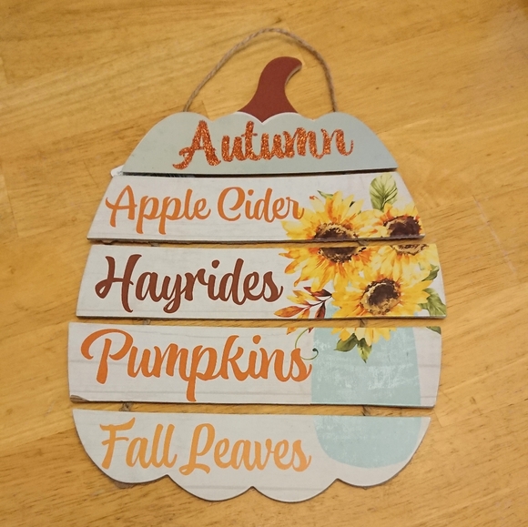 Pumpkin Shaped Door Hanger For Autumn - Picture 4 of 10